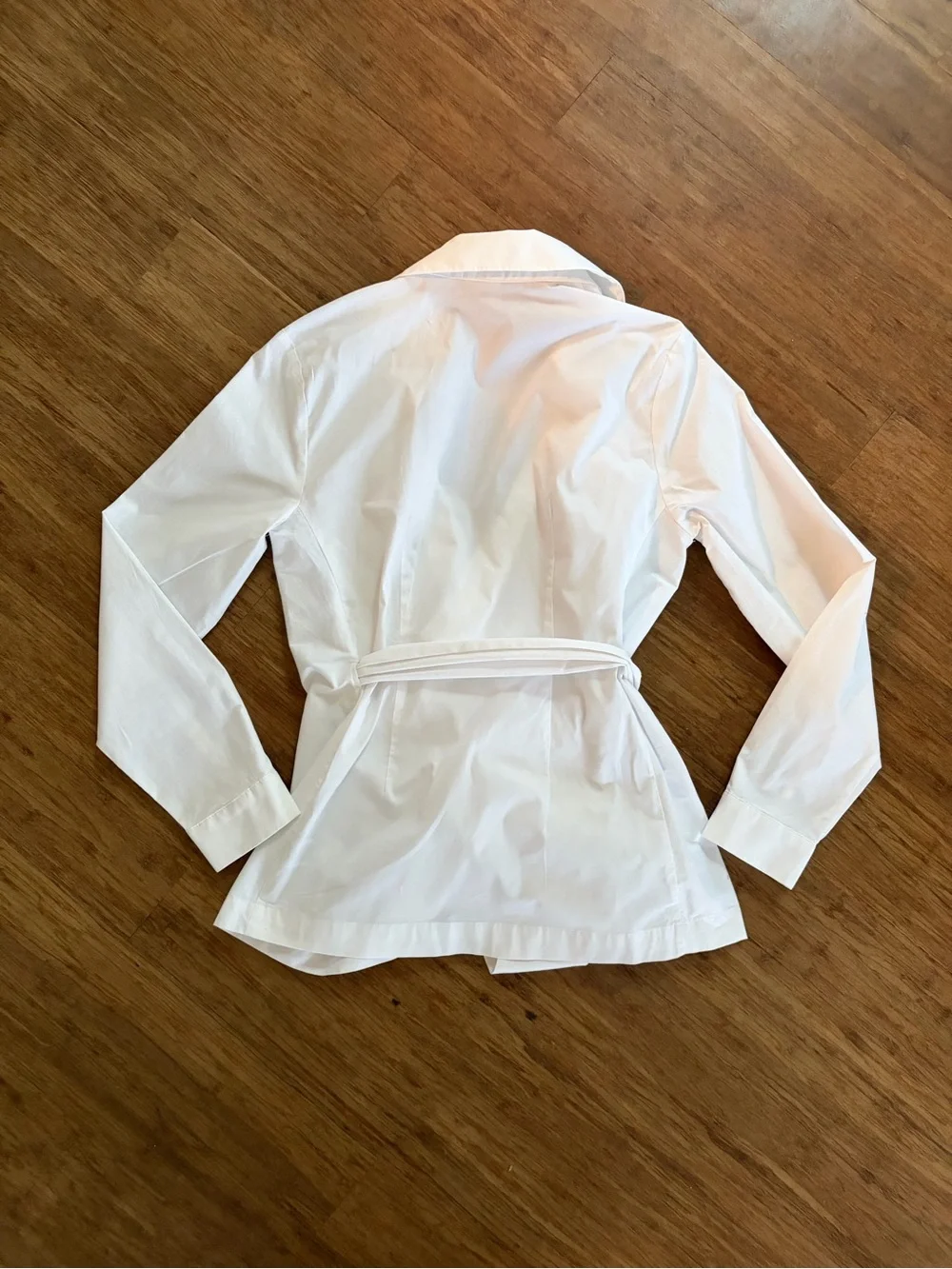 Cabi Crisp White Long Sleeve Structured Tie Wrap Blouse Shirt Sz S - Picture 5 of 6